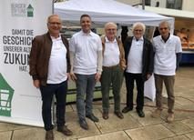 Der Stiftungsrat informiert. V.l.n.r.: Fred Schiel, Bürgermeister Julian Christ, Peter Oetker, Friedebert Keck und Dr. Wolfgang Tzschaschel.