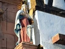 Barockstatue der Heiligen Anna an der Fassade des Alten Rathauses 