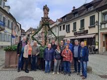 Die Süßmostgruppe Gernsbach bei ihrer jährlichen Aktion vor dem Metzgerbrunnen