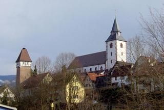 Blick auf den Storchenturm mit der Liebfrauenkirche
