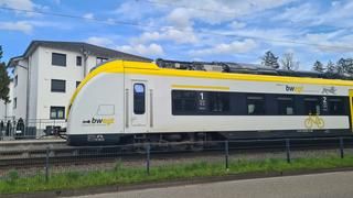 S-Bahn an der Station Gernsbach Mitte S-Bahn