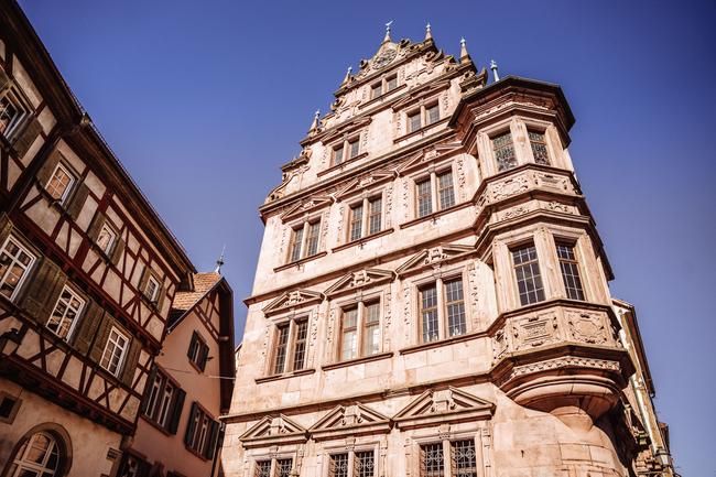 Menschen bei einer Führung