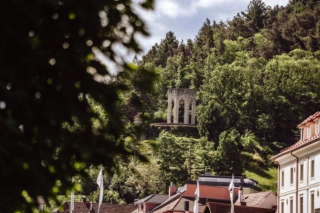 Denkmal am Rumpelstein Denkmal am Rumpelstein mit Blick auf Gernsbach