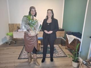 2 Frauen im Geschäft