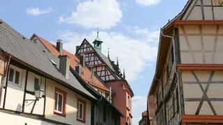 Auf der Tour kann man die Altstadt entdecken. Dächer und Giebel von Fachwerkhäusern