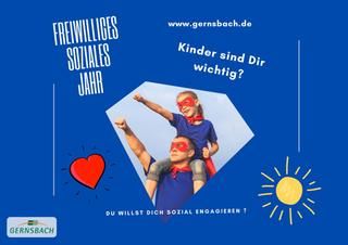 Supermann mit Superkind auf blauem Hintergrund.