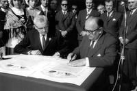 20 - Vertragsunterzeichnung 1964