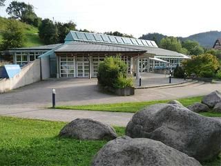 Die Grundschule Scheuern von außen