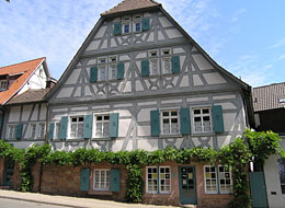 Blick auf den Alten Amtshof mit beeindruckendem Fachwerk