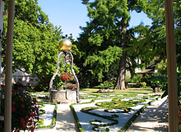 Blick auf den Brunnen im Katz'schen Garten