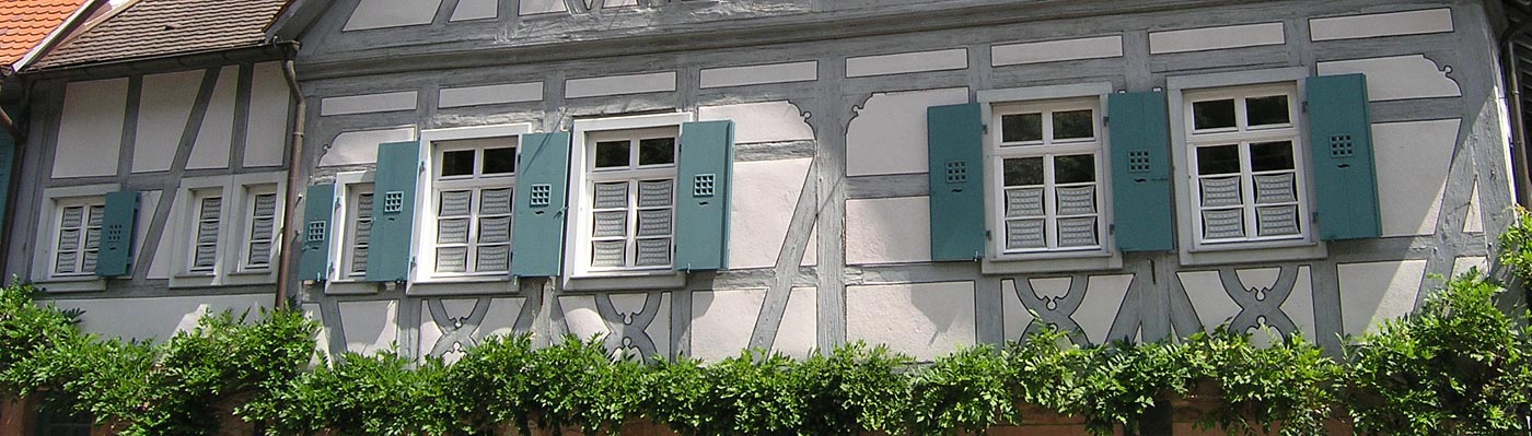 Alter Amtshof mit Fachwerk