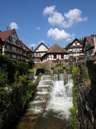 Fachwerkhäuser beim Fischaufstieg an der Kelter