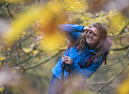 Wanderin im herbstlichen Murgtal