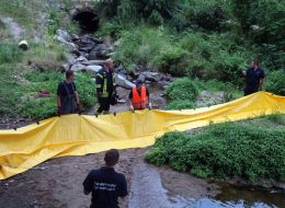 Feuerwehr im Einsatz gegen Hochwasser Feuerwehr im Einsatz gegen Hochwasser