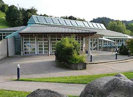 Die Grundschule Scheuern von außen