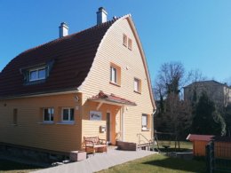 Kinderkrippe - Spielwiese - Außenansicht Außenansicht der Kinderkrippe.