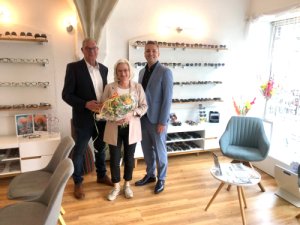 Bürgermeister Christ gratuliert dem Ehepaar Knapp Bürgermeister Christ gratuliert dem Ehepaar Knapp