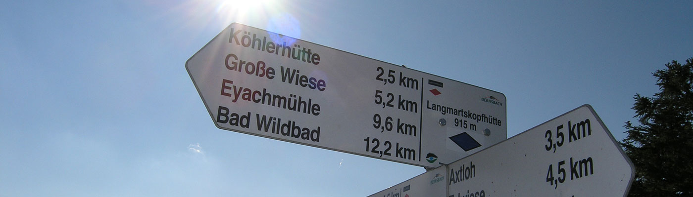 Wanderwegweiser Wanderwegenetz zwei Wanderwegweiser