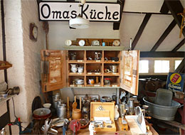 Heimatstube des Handwerkermuseums Blick in die Heimatstube des Handwerkermuseums mit zahlreichen Haushaltsartikel als früherer Zeit z.B. Milchkanne, Waschzuber, Butterfaß und vieles mehr