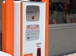 weiter zu Defibrillatoren Defibrillator in der Salmengasse