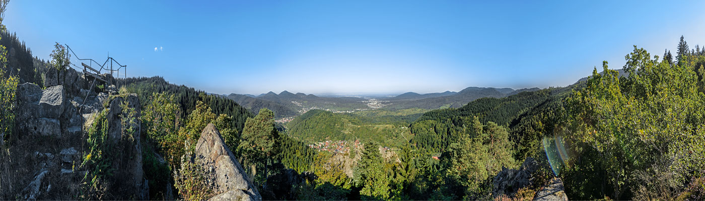 Naturschutzgebiet Lautenfelsen Aussicht vom Lautenfelsen auf das Murgtal