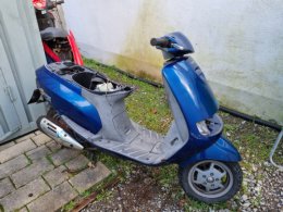 Roller in blau
